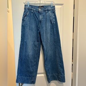 Gap high rise wide leg jeans size 4 short